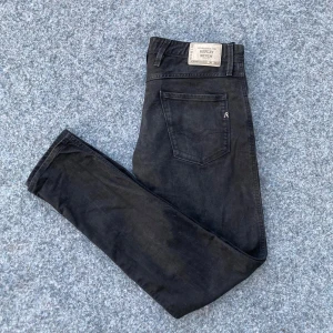 Replay Jeans - Säljer ett par fina Replay Anbass jeans! Storlek W34 L34. Skickar så fort jag kan! Priset er ej hugget i sten och det är bara att skicka vid funderingar.