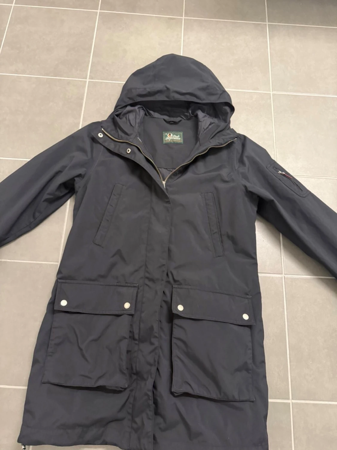 Svart vindjacka från Peak Performance  - 1