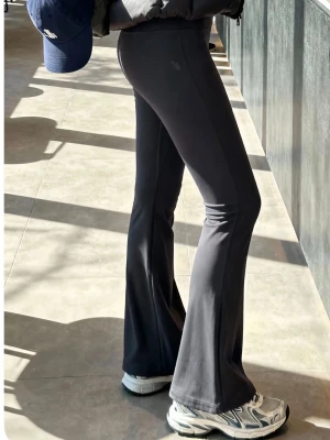 Träningstights - Hm move. Skitbra material. Fleece inuti. Har aldrig använt men råkat ta bort lappen men har frf kvar lappen. Kostade 499 nya. Slutsålda.