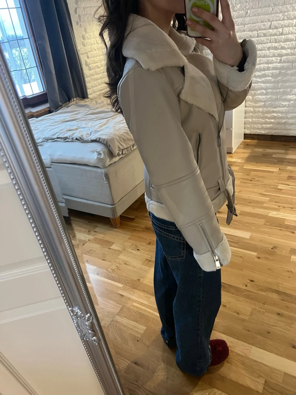 Beige pälsjacka med bälte - 1