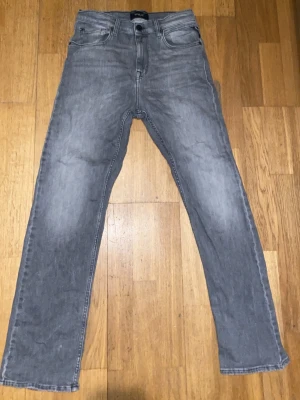 Replay Jeans - Säljer ett par replay jeans passform Thad. Helt nya knappast använda passar storlek 170cm ish