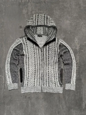 Stickad cardigan zip-hoodie - En riktigt fet stickad cardigan, Unik modell och d n är i storlek M! Cardiganen är i väldigt bra skicka och den passar till allt! Kontakta gärna oss om du har frågor, dessutom kan priset diskuteras vid snabb affär! Mvh Saint ;)