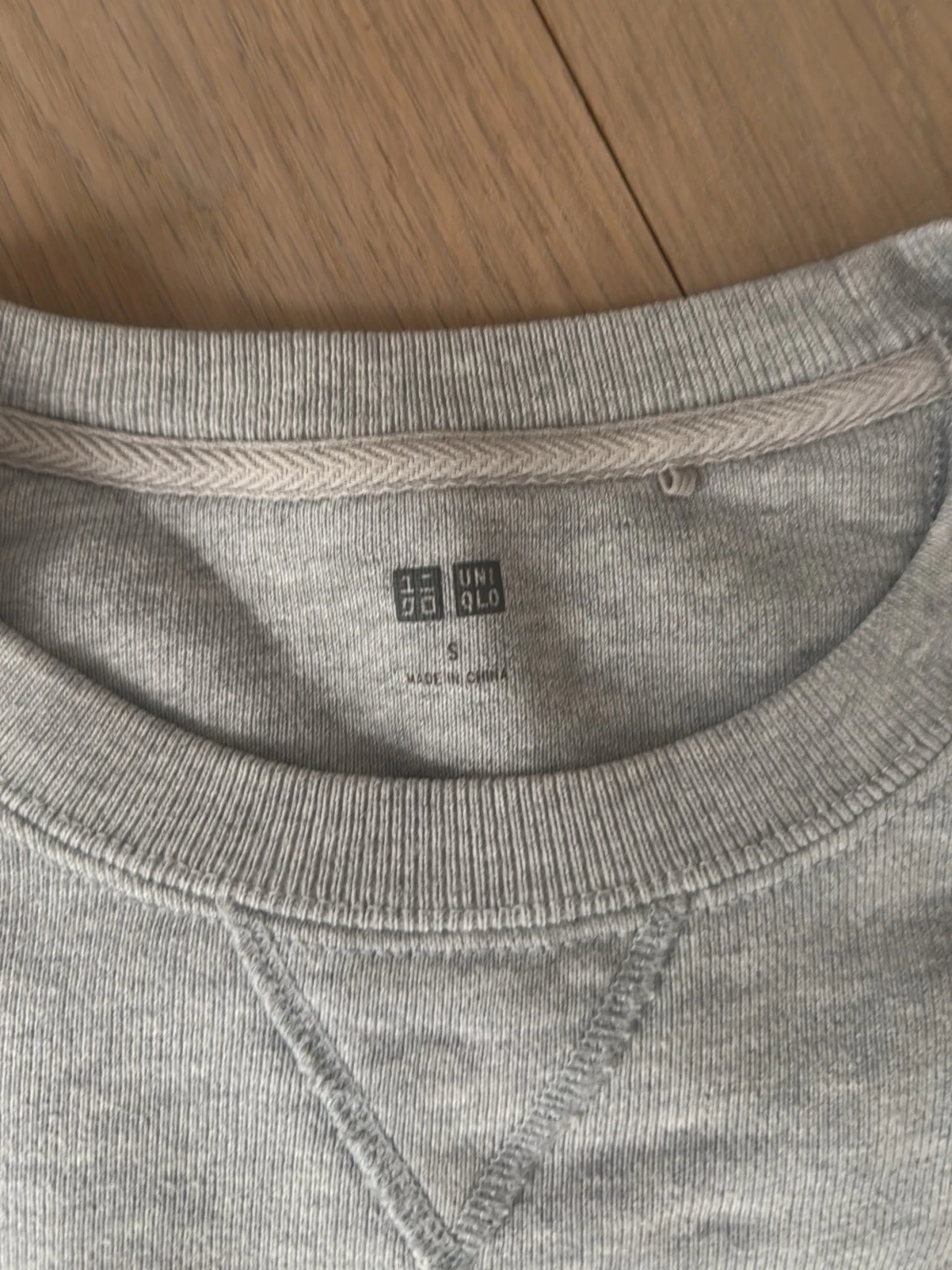 Grå sweatshirt från Uniqlo, Crewneck - 1