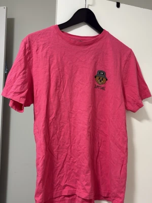 T-shirts  - Jag säljer denna söta t-shirts ifrån New Yorker i storlek S. Enbart provat.