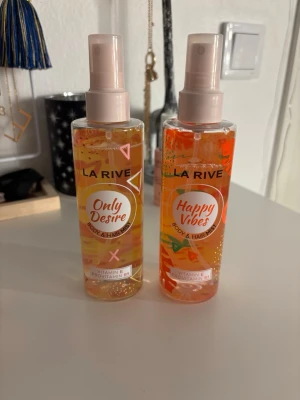 LA RIVE Body & Hair Mist duo - Två fräscha body & hair mist från LA RIVE i dofterna Only Desire och Happy Vibes. Innehåller vitamin E och provitamin B5 för extra vård. Bra skick men använda🩷