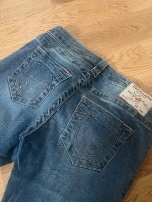 True religion jeans  - Bootcut true religion jeans. Storlek 27, jättefint skick, lågmidjade🥰