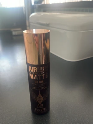 Charlotte Tilbury matte Airbrush Setting Spray - Matte setting spray. Helt full och oanvänd. 