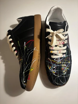  gats paint splatter -  gats paintsplatter. Väldigt snygga helt oanvända. Pris kan diskuteras vid snabbare affär