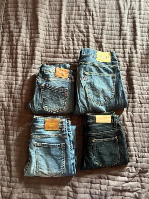 Blå jeans  -  acne 26/33 replay28/34 dsquared2 46 säljer bara de ihop Levis är såld 