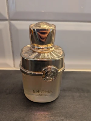 Enigma Deux av French Avenue - Otrolig god parfym liknande "angels share"  perfekt till höst/ vinter passa på! Knappt använd, ingen box. Ca 95% kvar.