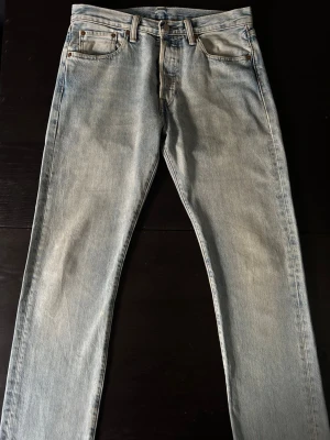 Levi's Jeans 501 (W31 L34) - Säljer blåa Levis jeans 501 i storlek W31 L34. Bra skick Frakt inom 24h