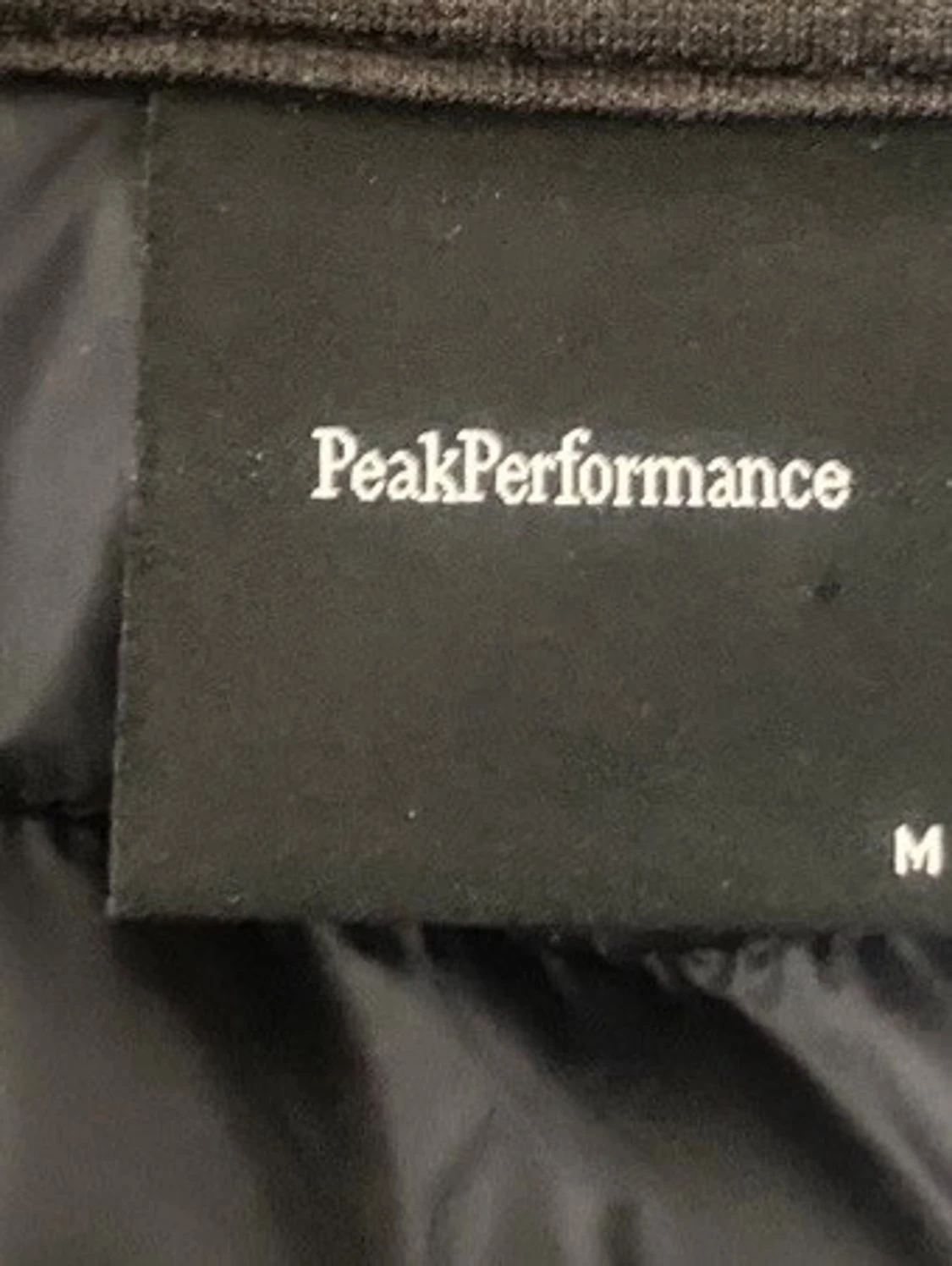 peakperformance camojacka med svarta ärmar - 3