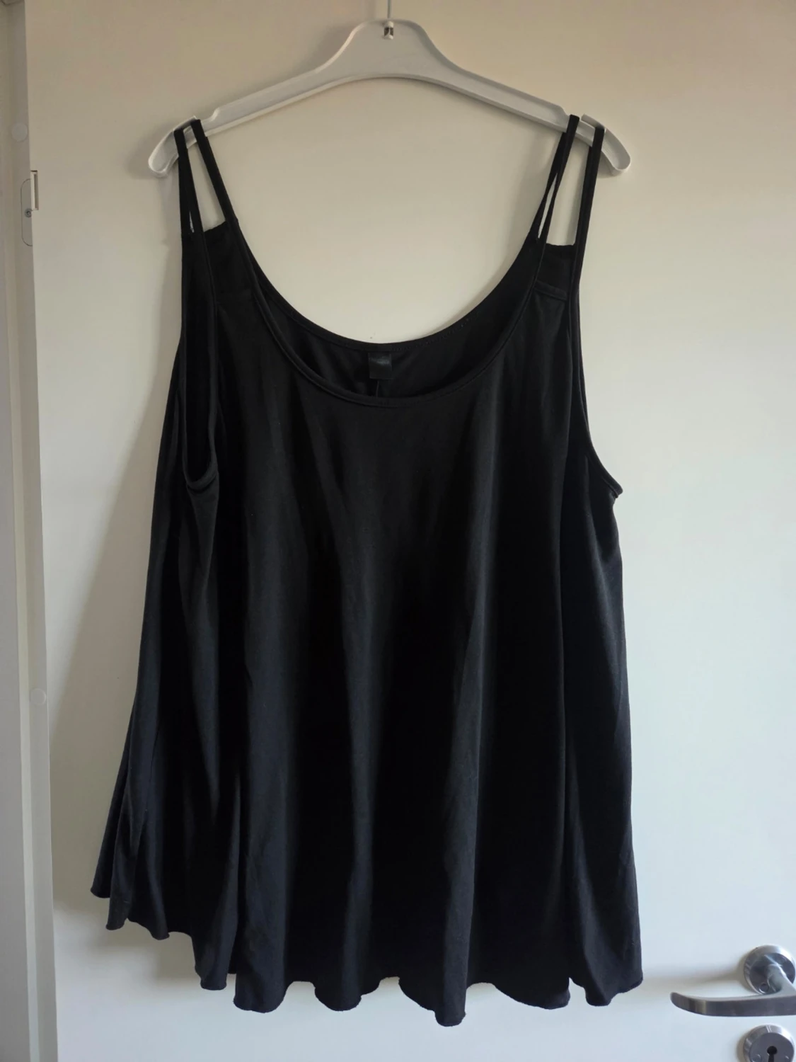 Svart lös linnetopp med smala band, stl XXL