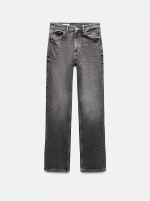 Grå raka jeans från Zara - Snygga raka jeans ifrån Zara! Bra i längden på mig som är 173 cm. 