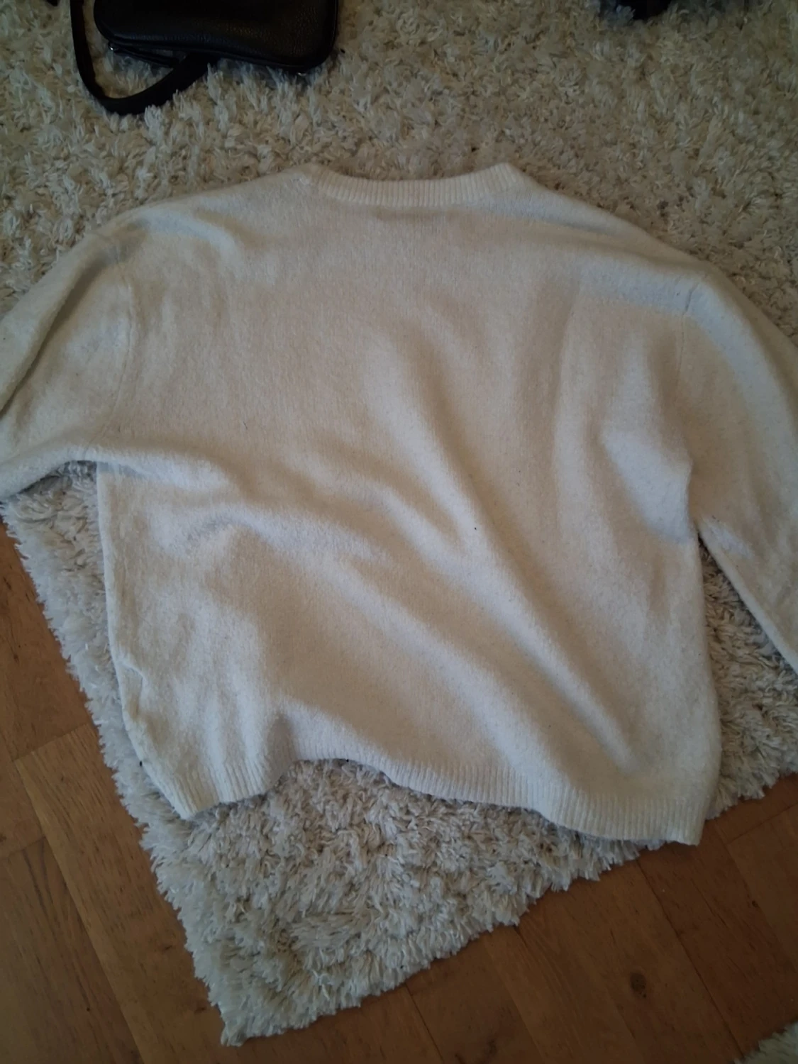 Vit stickad tröja  - 1