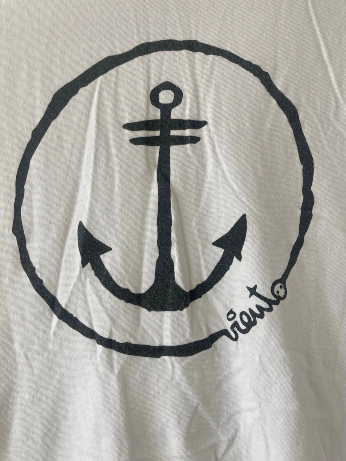 Vit t-shirt med ankare från Relaxo 🤍 - 2