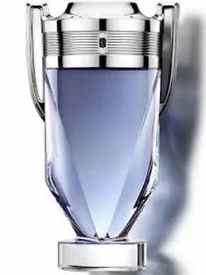 Paco Rabanne Invictus parfym - Snygg parfymflaska från Paco Rabanne i form av en pokal med silverfärgade detaljer och blåtonat glas. Flaskan har en modern och sportig design som verkligen sticker ut på hyllan. Perfekt för dig som gillar unika och stilrena doftflaskor.
