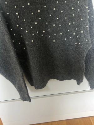 3 tröjor/toppar från Zara - Säljer tre tröjor, toppar från Zara