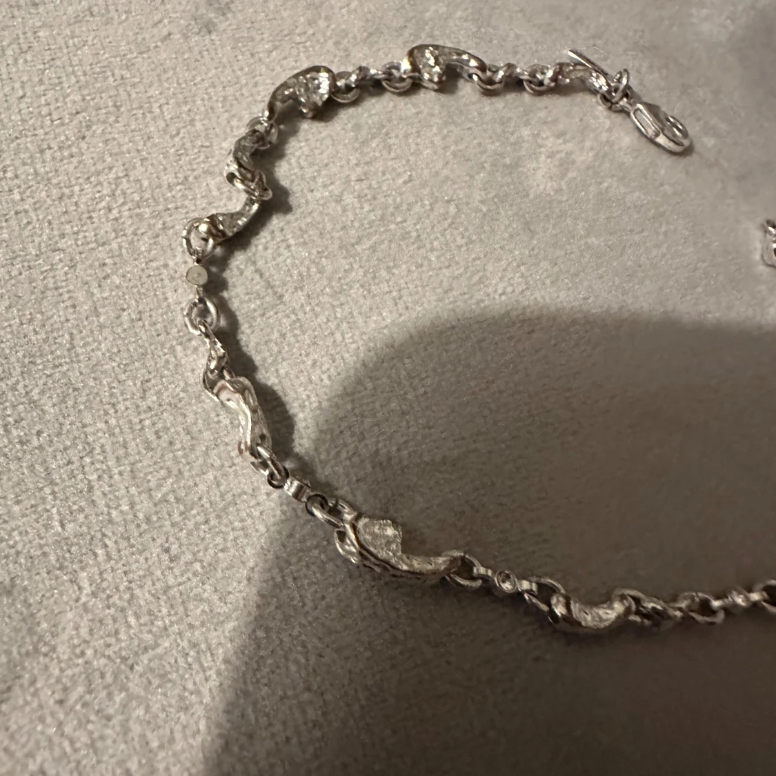 Silverfärgat armband med unik kedjedesign - 92