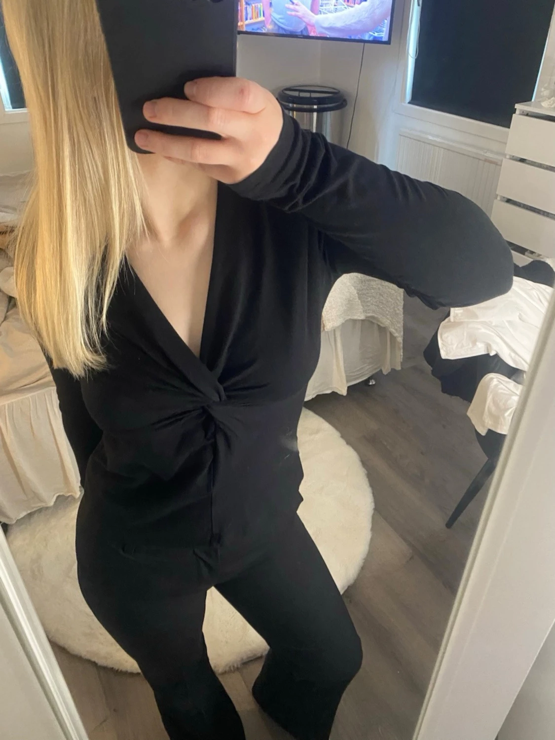 Svart omlottopp med v-ringning - 1