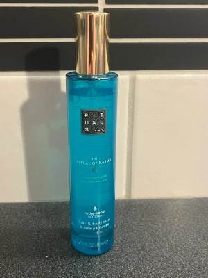 Rituals The Ritual of Karma Body Mist - Fräsch och lätt body mist från Rituals i serien The Ritual of Karma. Kolla mängd på bild. 