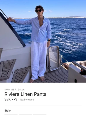 Riviera Linen Pants - Säljer ett par vita, luftiga linnebyxor. Märke: amedoree. Org pris: 780kr. Nyskick, aldrig använda endast testade. Storlek L. Säljs då jag missade att returnera innan deadline.