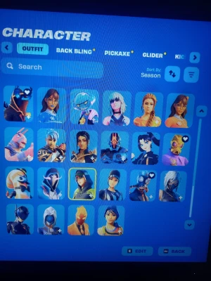 Fortnite-konto FA med många skins  - Säljer ett Fortnite-konto med massor av unika och sällsynta skins. Kontot har flera olika karaktärer, både klassiska och ovanliga, med färgglada och kreativa designer. Perfekt för dig som vill sticka ut i spelet och ha tillgång till många olika outfits. Tillgång till mejl o allt