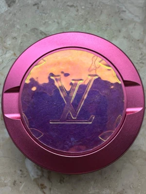 Aluminium snusdosa  - Unik, handgjord och customized snusdosa i aluminium med prism material. Helt ny och oanvänd. 