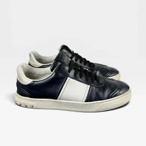 Valentino Flycrew Svart | 41 - Valentino Flycrew Sneakers | Bra skick: 4 nitar borta | Storlek 41 | Endast skorna ingår | #47