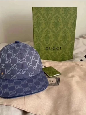 Blå GG-monogram keps från Gucci - Helt ny Gucci keps ,boxen i bilden följer inte med! Endast dustbag