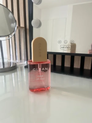 CLEAN Rosé All Day mist  - Parfym mist från clean i doften rosé all day , kolla andra bilden för noter <3 🩷🥰 Helt ny! 