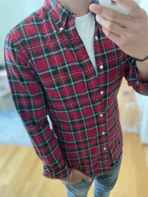 Röd rutig skjorta från Polo Ralph Lauren - Skick 9/10 skriv vid frågor eller funderingar!