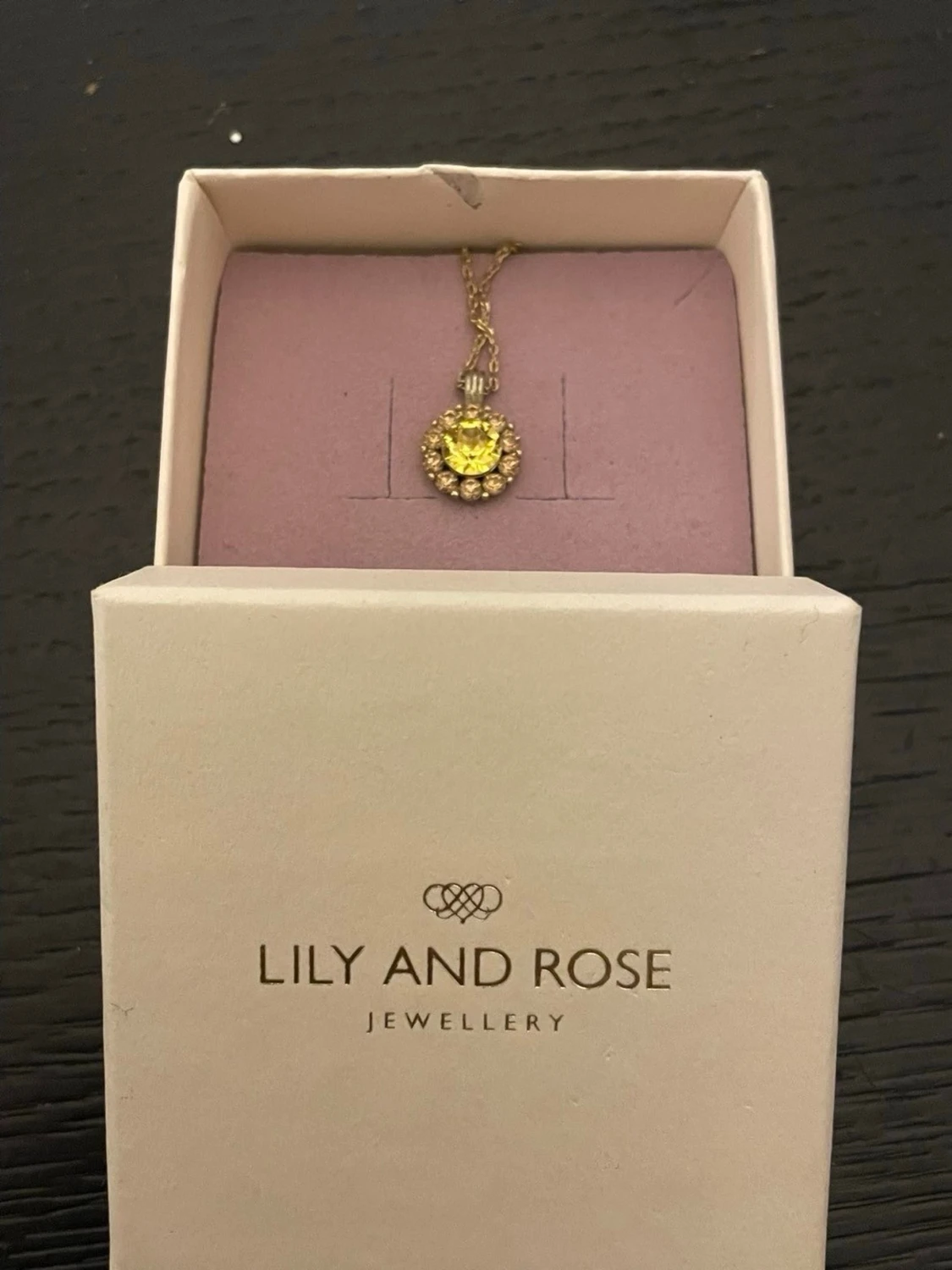 Gult halsband från Lily and Rose