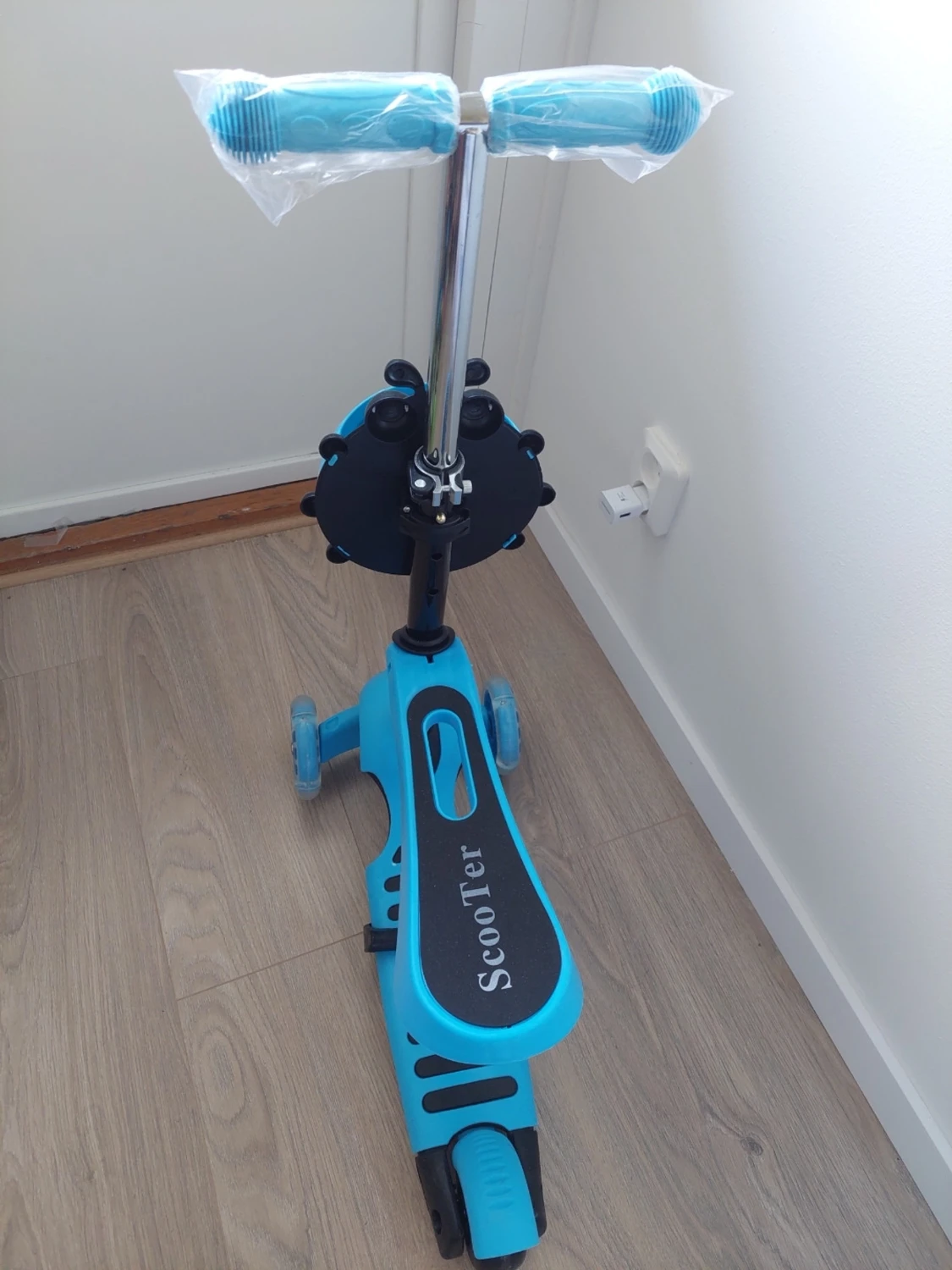 Blå sparkcykel med djurmotiv - 1