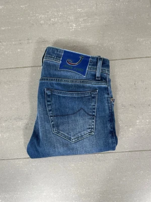 Jacob Cohën Jeans - Säljer nu dessa riktigt snygga Jacob Cohën Jeans i Style 688, mått: ca 39 cm midja och 105 cm längd. skriv för fler bilder/frågor🙌🏼 