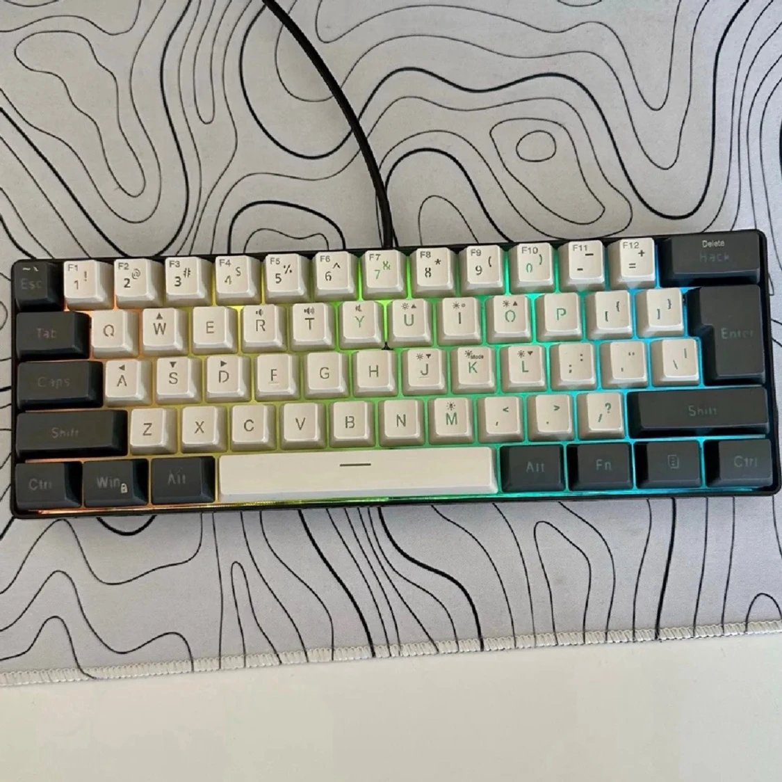 Mekaniskt tangentbord med RGB-belysning