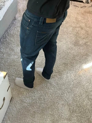 Nudie jeans Lean Dean - Nudie Jeans | skick 9/10 | Storlek 32/32 | Pris - 649kr | Modellen är ca 180cm lång | Hör av dig vid minsta fråga eller fundering!!