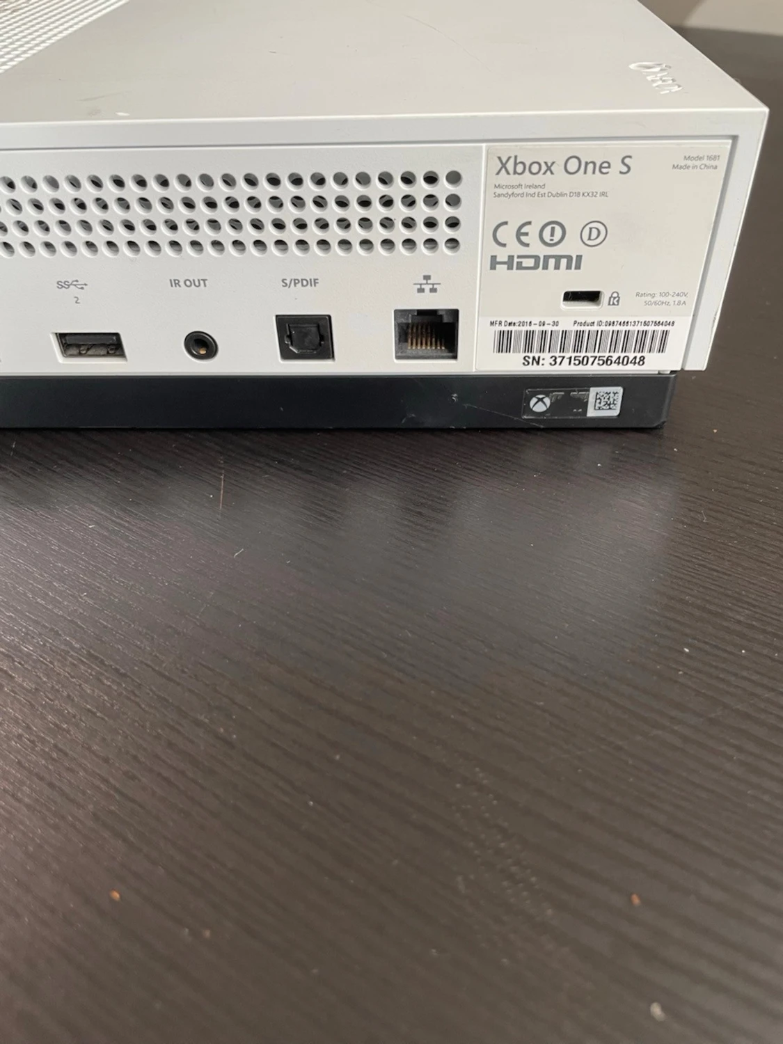 Xbox One S vit spelkonsol med El kabel, ingen handkontroll med, funkar bra - 1