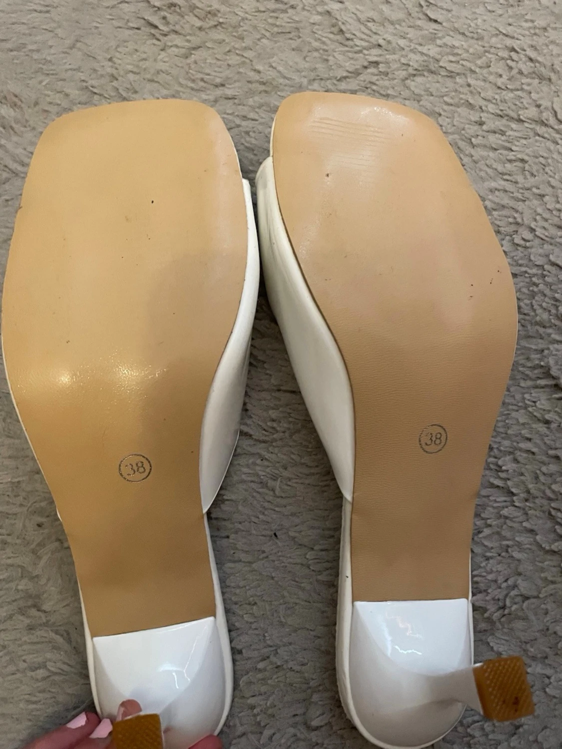 Vita slip-in sandaler med fyrkantig tå - 1