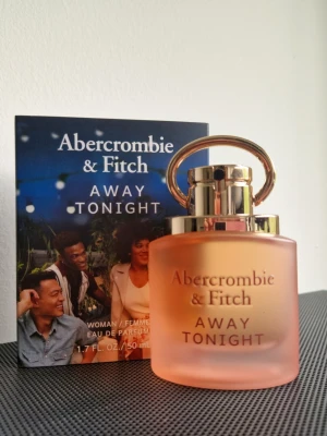 Abercrombie & Fitch Away Tonight EdP 50ml - Köpt på Parfym.se för en vecka sedan. Tyvärr inte min typ av doft, endast provsprayad 2 ggr.