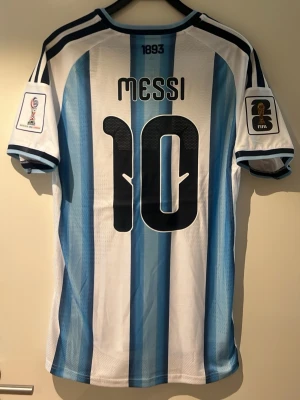 Argentina Vm 2026 Messi - En Argentina tröja Vm 2026 med Messi i spelar version, Storlek L helt ny 