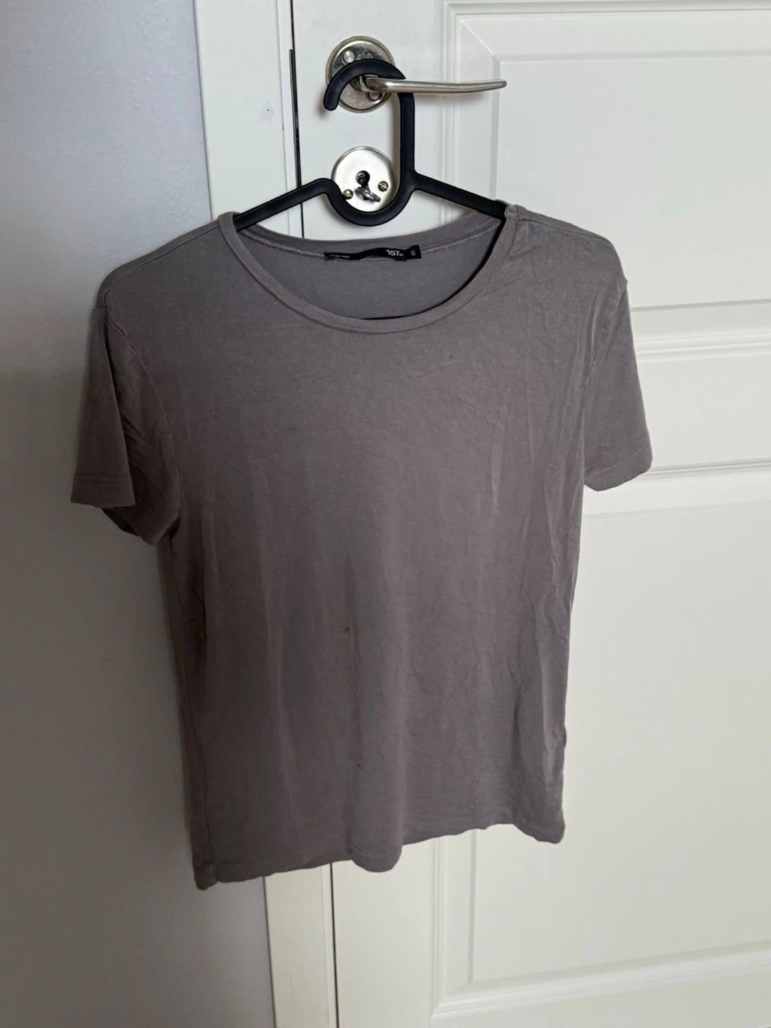 Grå basic t-shirt