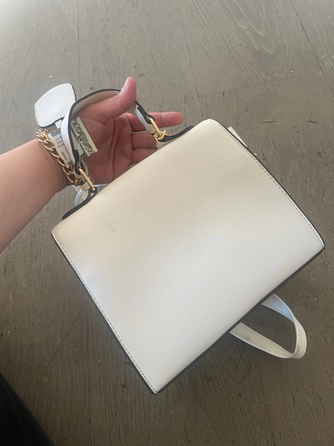 Vit handväska med guldkedja - 2