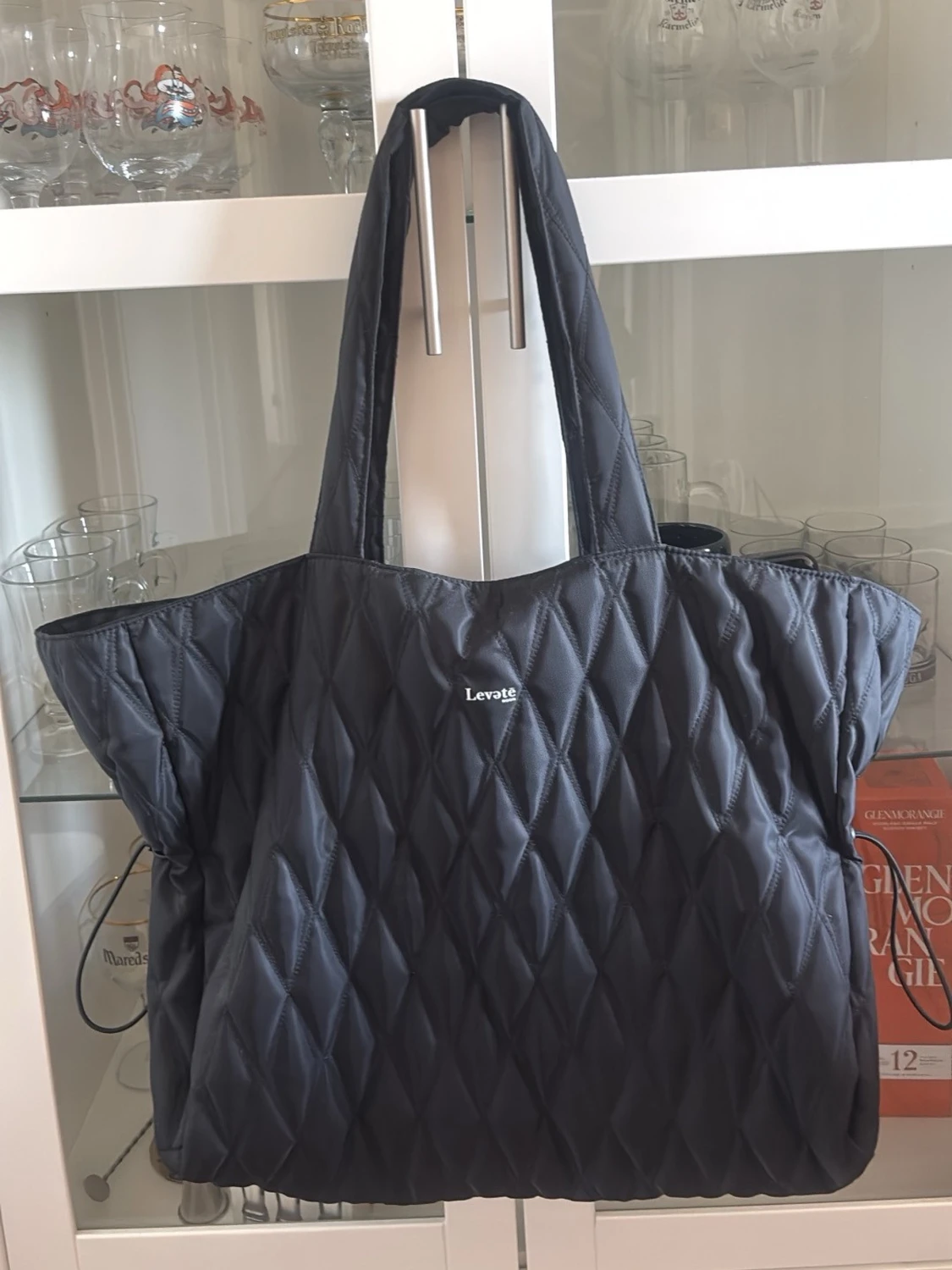 Svart quiltad shoppingväska Leveté - 1