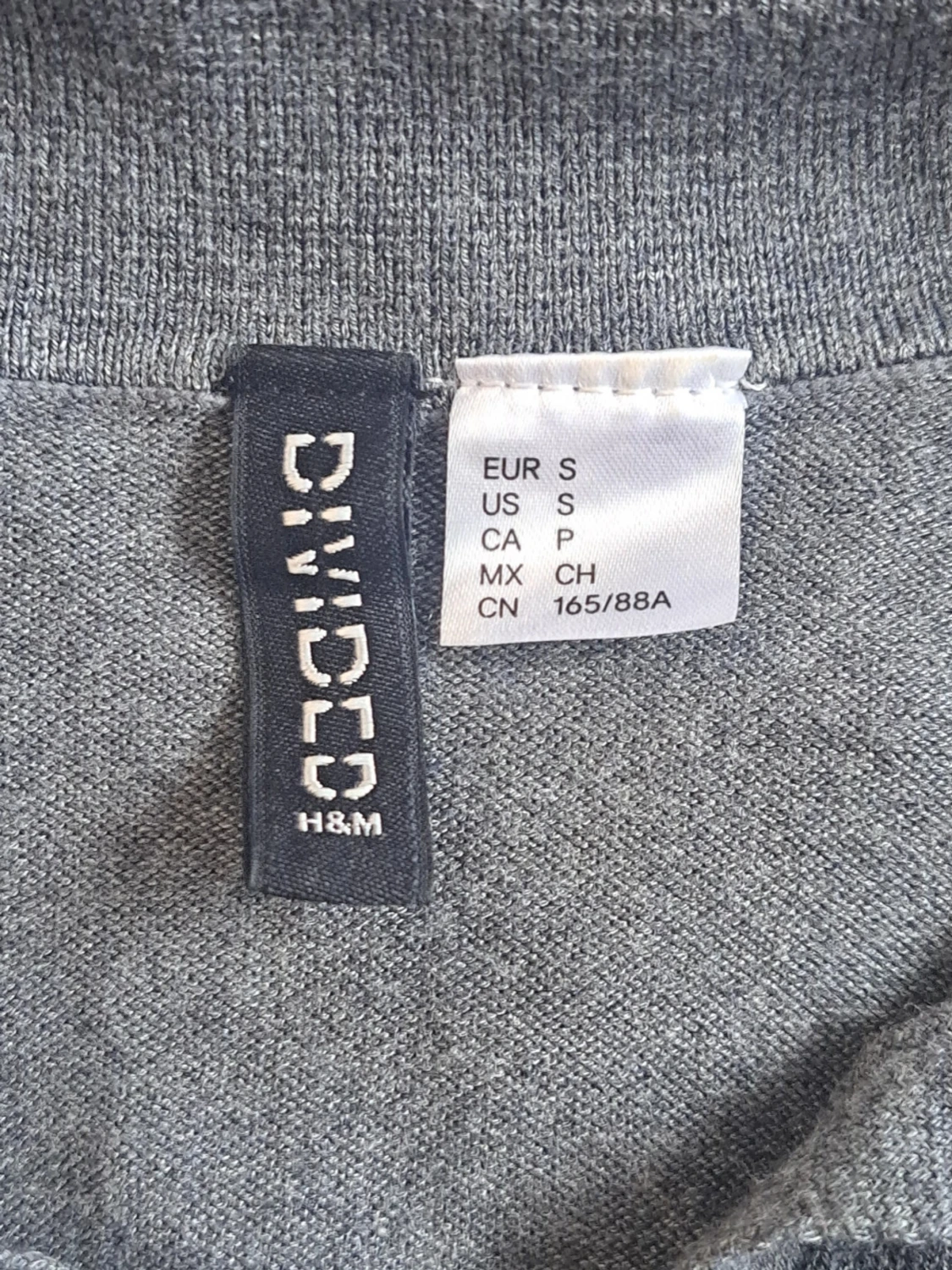 Grå polotopp från H&M Divided - 1