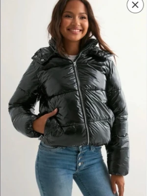 Nelly - helt ny - Helt ny aldrig använd. Ord pris 799kr