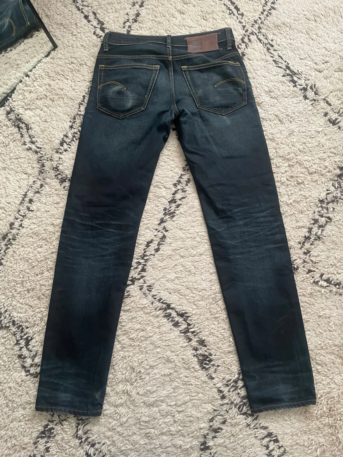 Mörkblå jeans med raka ben - 3