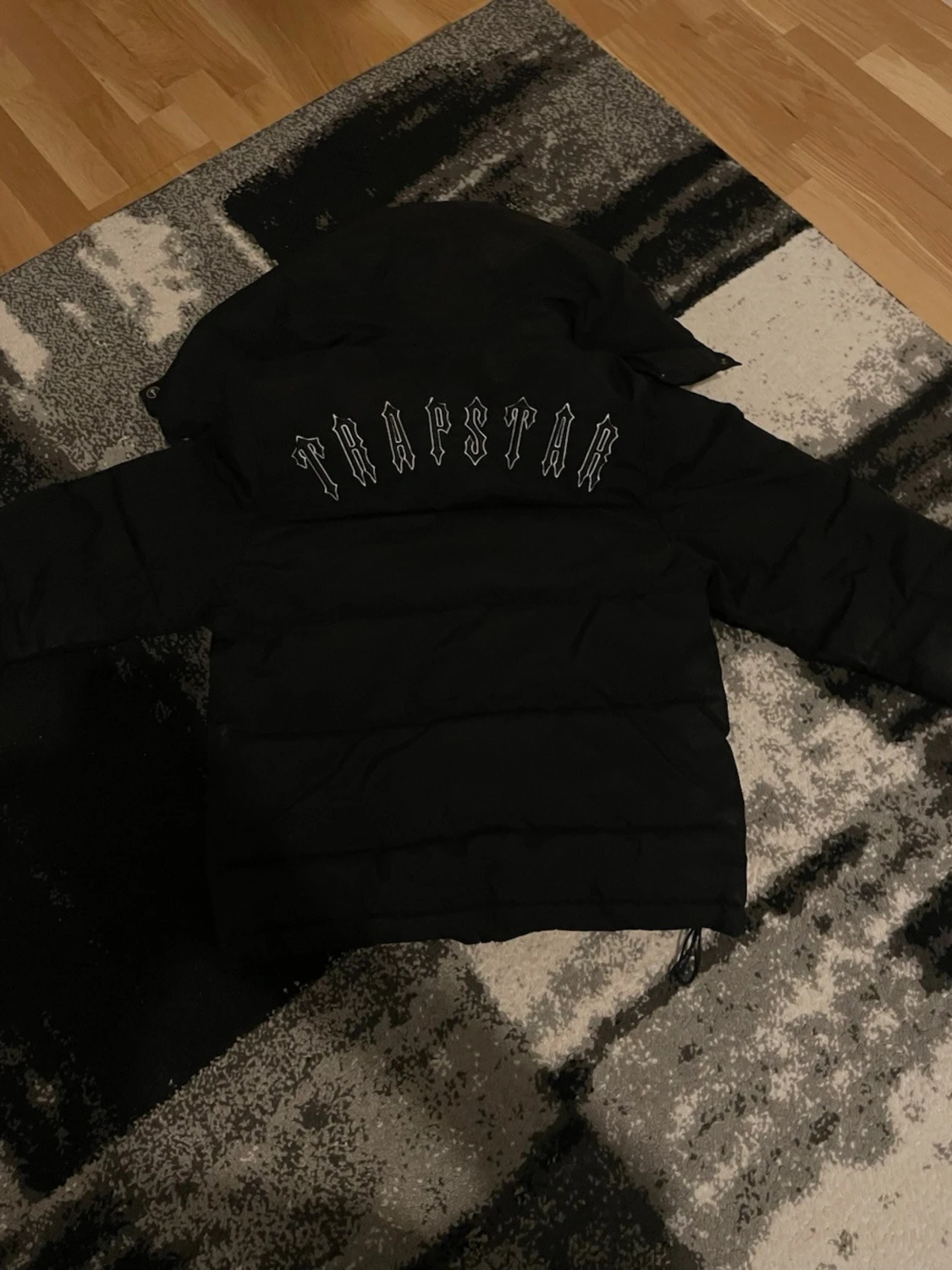 Svart pufferjacka från Trapstar - 1