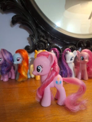 My Little Pony Pinkie Pie - Mycket fin i perfekt kondition från 2010. Enast ägd av samlare. Kolla in fler my little ponnys på mitt konto.