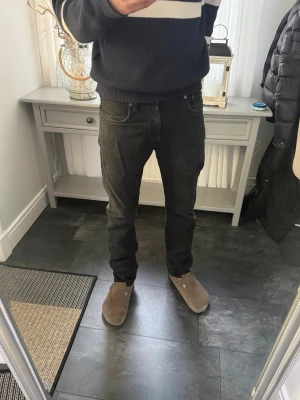Svarta raka jeans från Levi's 501 - Säljer ett par svarta jeans från Levi's 501